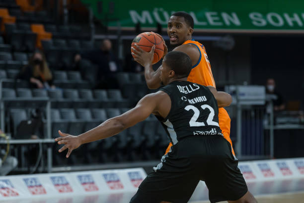 将他纳入麾 将他纳入麾