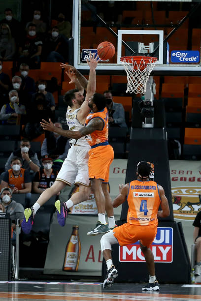 并不是非黑 并不是非黑