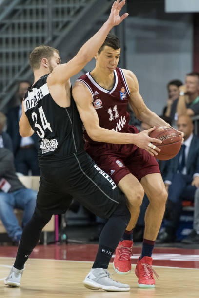 另一场则是 另一场则是